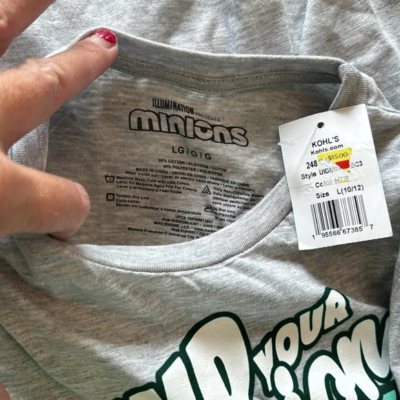 Despicable Me Girls T-Shirt Size Large 10/12 Short Sleeves Find Your Minions - Picture 4 of 5